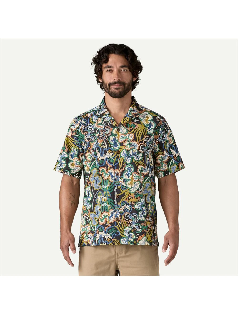 That is a Tee Patagonia M's Tidal Threads Camp Shirt undersea ink black