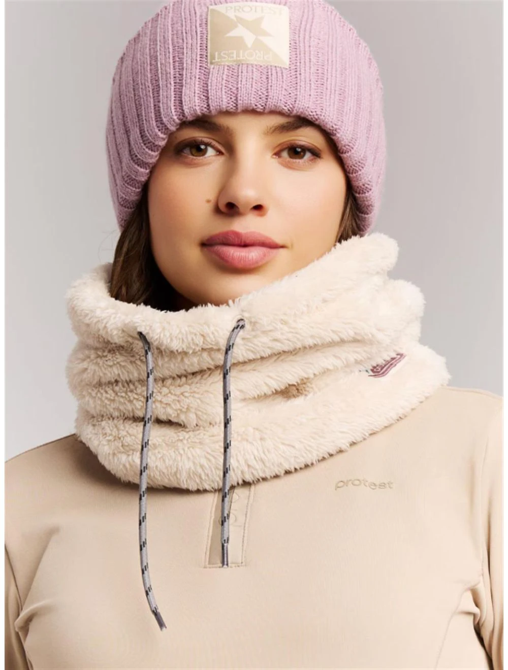 That is a Scarf Protest PRTResley scarf Kitoffwhite Kitoffwhite