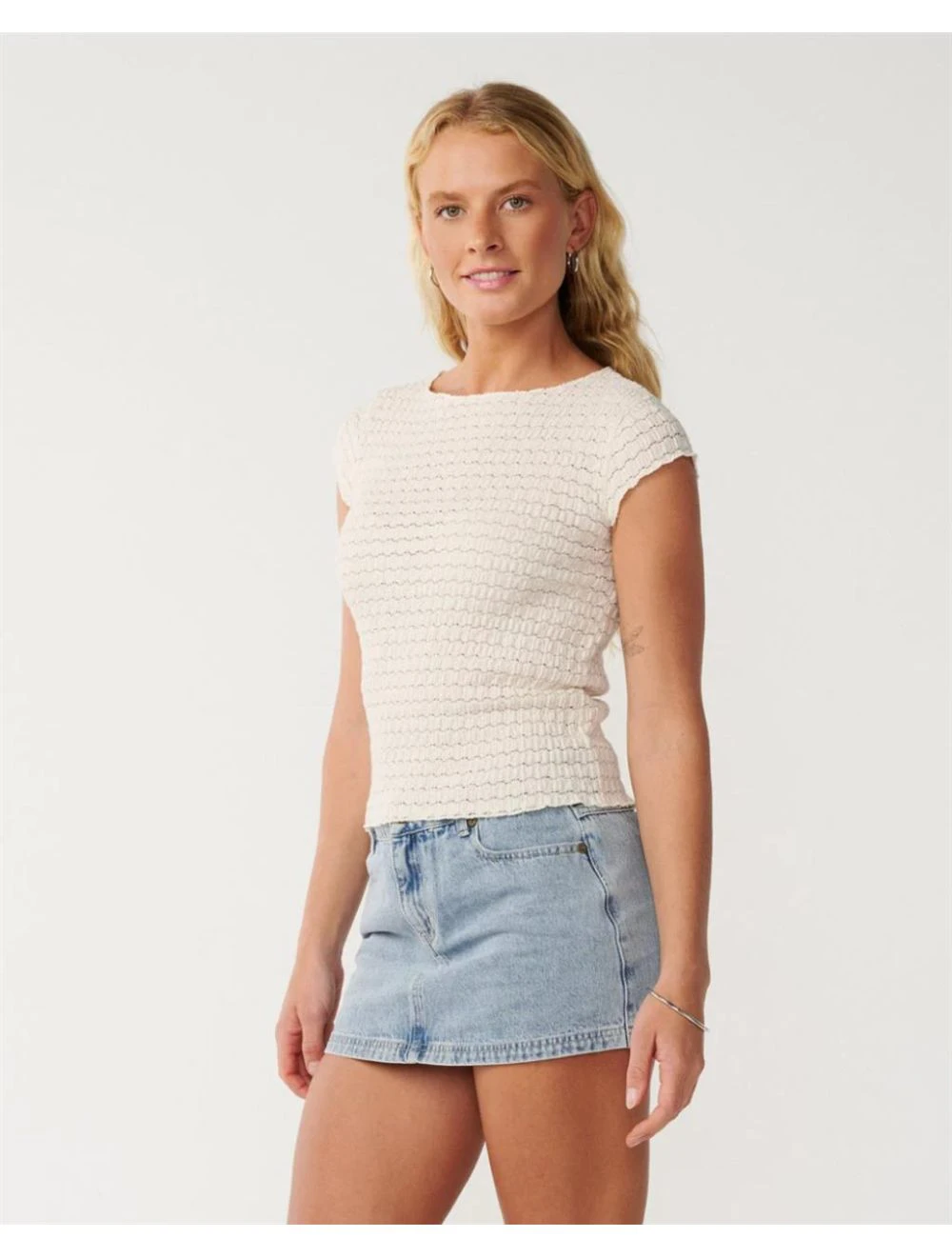 That is a T-Shirt Rip Curl Bossa Nova Textured S/S TEE Bone Bone