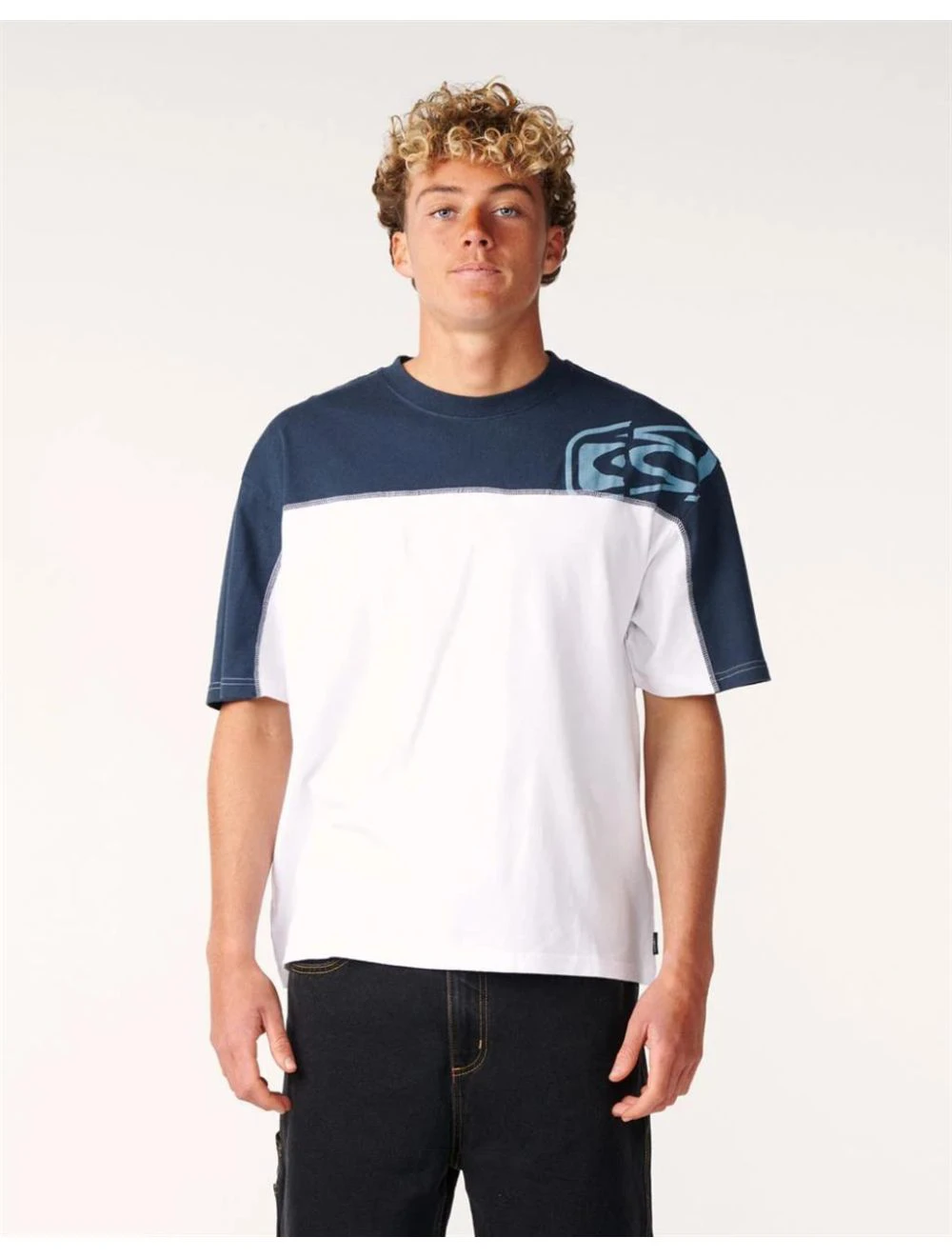 That is a T-Shirt Rip Curl Archive Thrashed Panel TEE White White